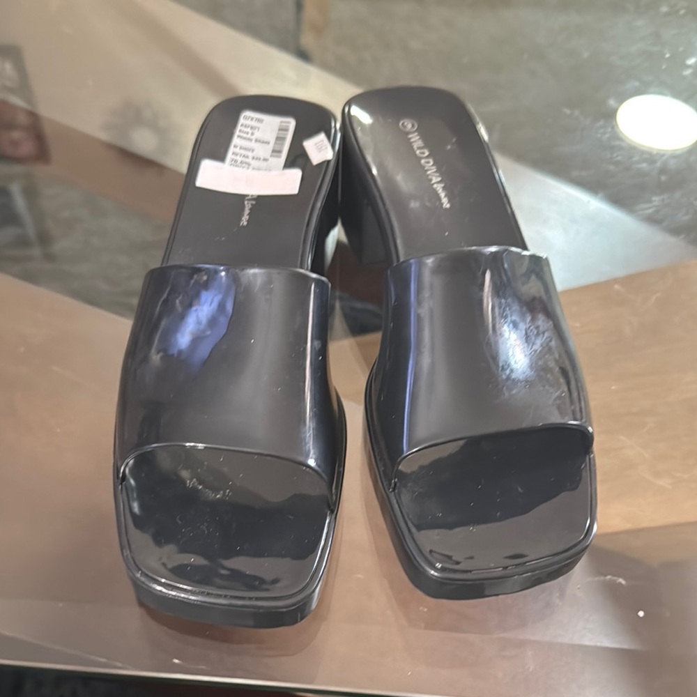 Wild Diva Black Flats Minimalist Design